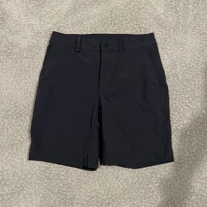 Great golf or casual dark grey North Face short!